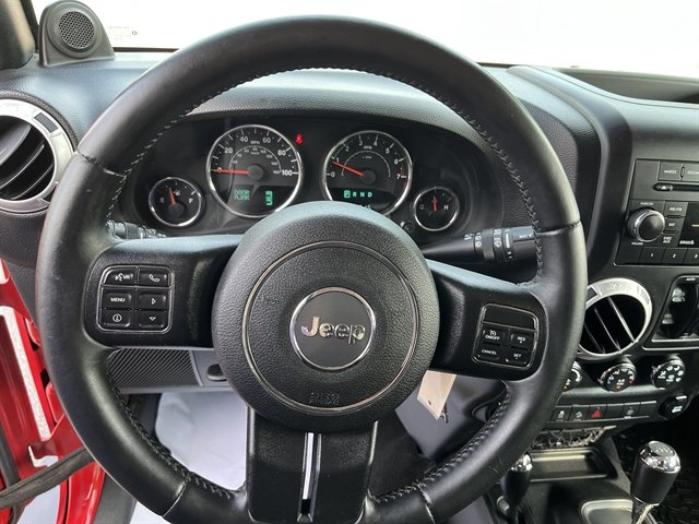 Used 2014 Jeep Wrangler Unlimited Sahara w/ Connectivity Group AWD/4WD image 20