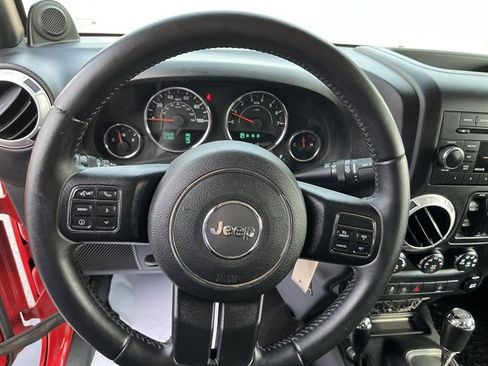 Used 2014 Jeep Wrangler Unlimited Sahara w/ Connectivity Group AWD/4WD image 20
