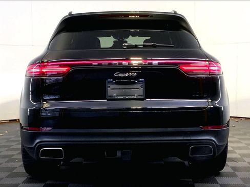 Used 2022 Porsche Cayenne image 12