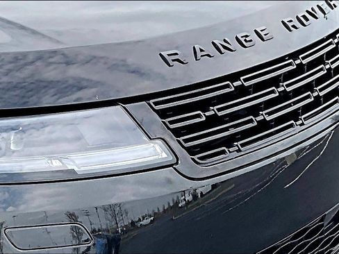 Used 2024 Land Rover Range Rover Sport SE image 34