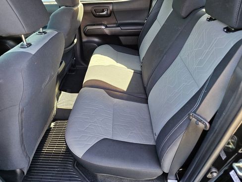 Used 2020 Toyota Tacoma TRD Off-Road w/ Technology Package image 10