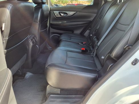 Used 2015 Nissan Rogue SL FWD image 17