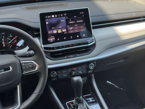 Used 2025 Jeep Compass Limited image 20