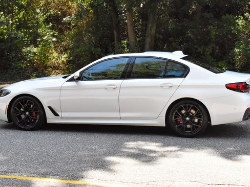Used 2022 BMW 530i xDrive w/ M Sport Package image 5