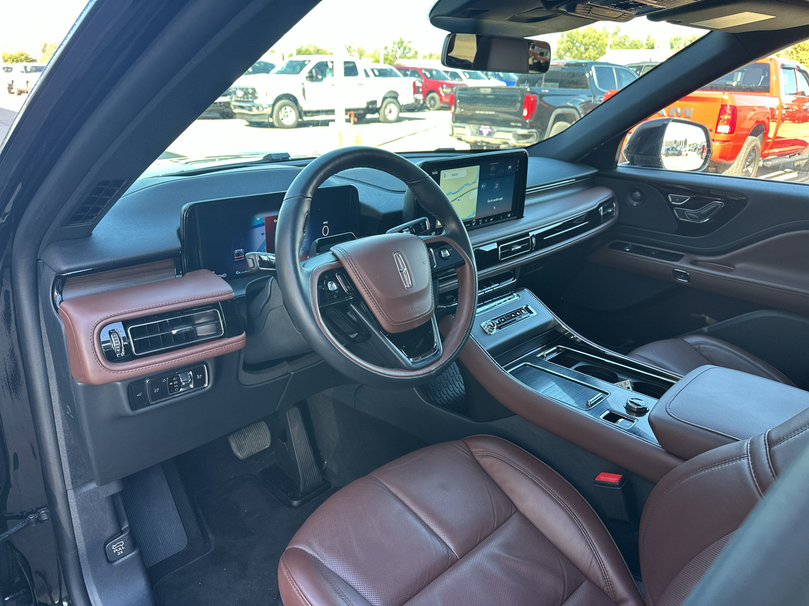 Used 2025 Lincoln Aviator Reserve w/ Jet Appearance Package AWD/4WD image 2