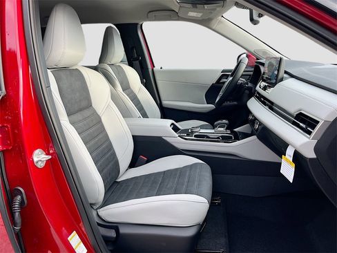 New 2025 Mitsubishi Outlander SE image 28