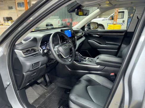 Used 2026 Toyota Highlander XLE AWD/4WD image 32