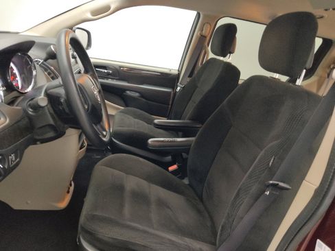 Used 2017 Dodge Grand Caravan SE image 17