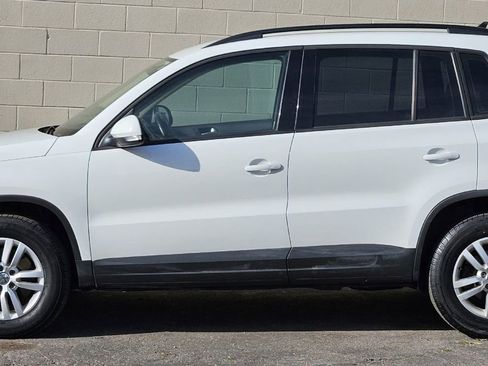 Used 2017 Volkswagen Tiguan S image 2