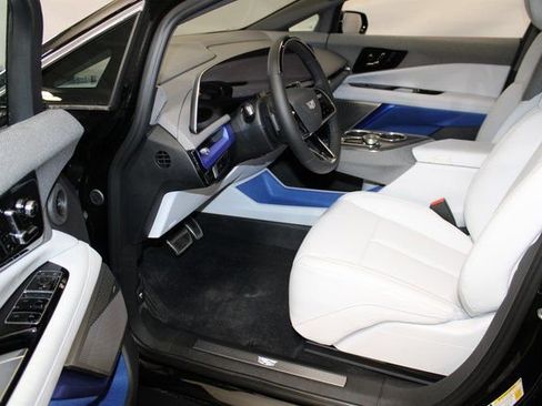 New 2026 Cadillac Optiq Luxury 1 RWD image 4