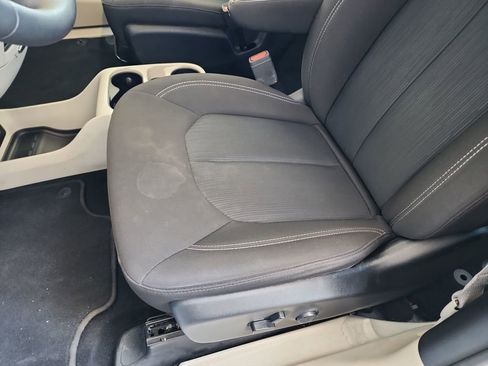 Used 2023 Chrysler Voyager LX FWD image 17