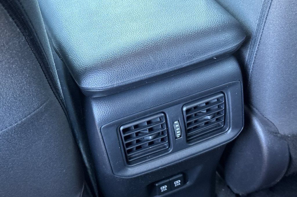 Used 2021 Toyota RAV4 XLE AWD/4WD image 16