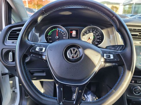 Used 2018 Volkswagen e-Golf SE image 34