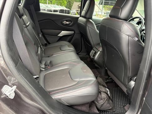 Used 2017 Jeep Cherokee Trailhawk w/ Cold Weather Group AWD/4WD image 16