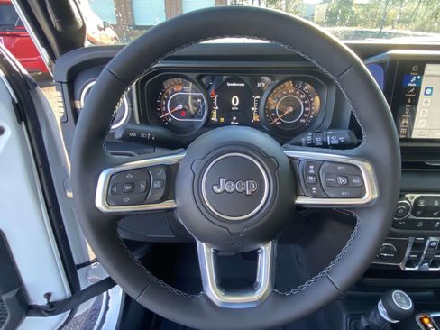New 2026 Jeep Wrangler Unlimited Sahara AWD/4WD image 18