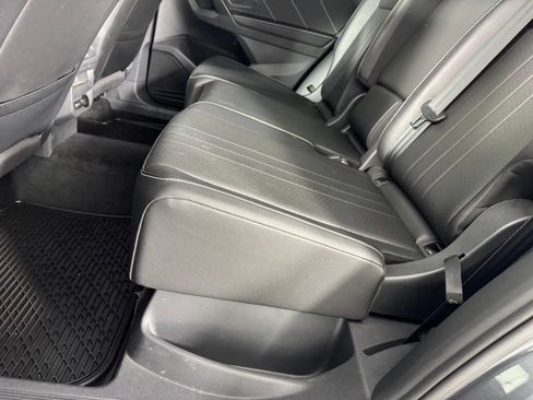 Used 2023 Volkswagen Tiguan SE w/ Panoramic Sunroof Package AWD/4WD image 31
