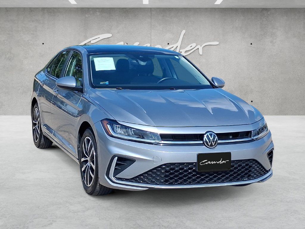 Used 2025 Volkswagen Jetta SE FWD image 2