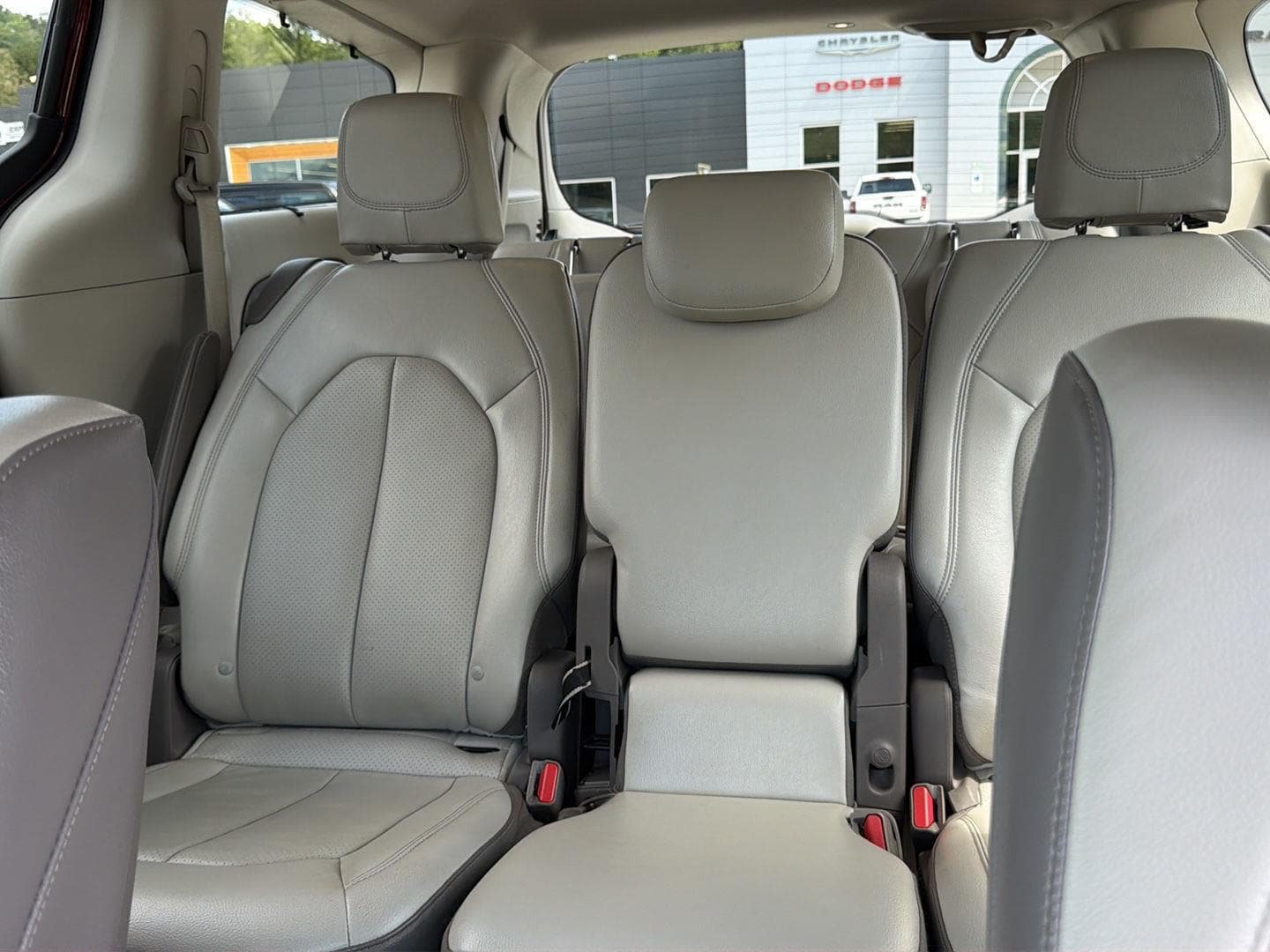 Used 2017 Chrysler Pacifica Touring-L Plus w/ Advanced Safetytec Group FWD image 19