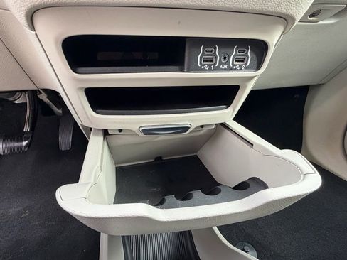 Certified 2022 Chrysler Voyager LX image 31
