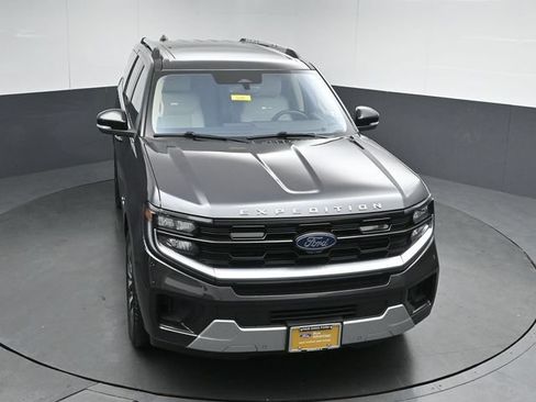 Certified 2025 Ford Expedition Platinum w/ Driver's Package AWD/4WD image 44