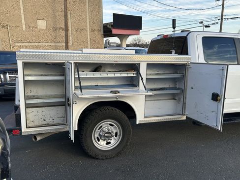 Used 2022 Ford F250 XL w/ Power Equipment Group image 4