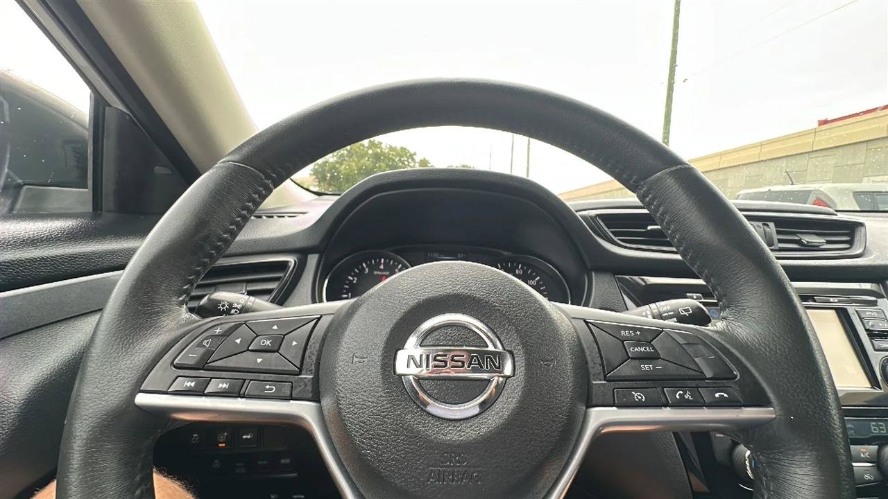 Used 2017 Nissan Rogue SV w/ SV Premium Package AWD/4WD image 43