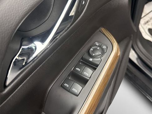 Used 2022 GMC Acadia SLE image 18