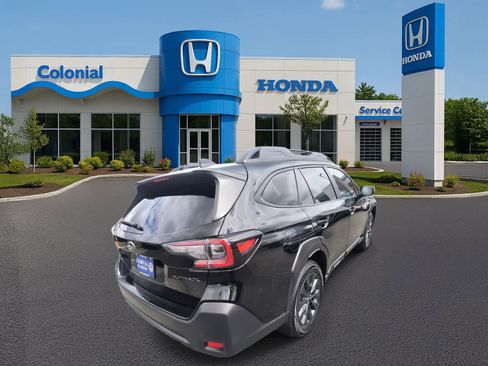 Used 2023 Subaru Outback Onyx Edition image 3