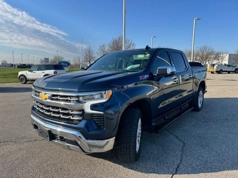 Used 2023 Chevrolet Silverado 1500 LTZ AWD/4WD image 3
