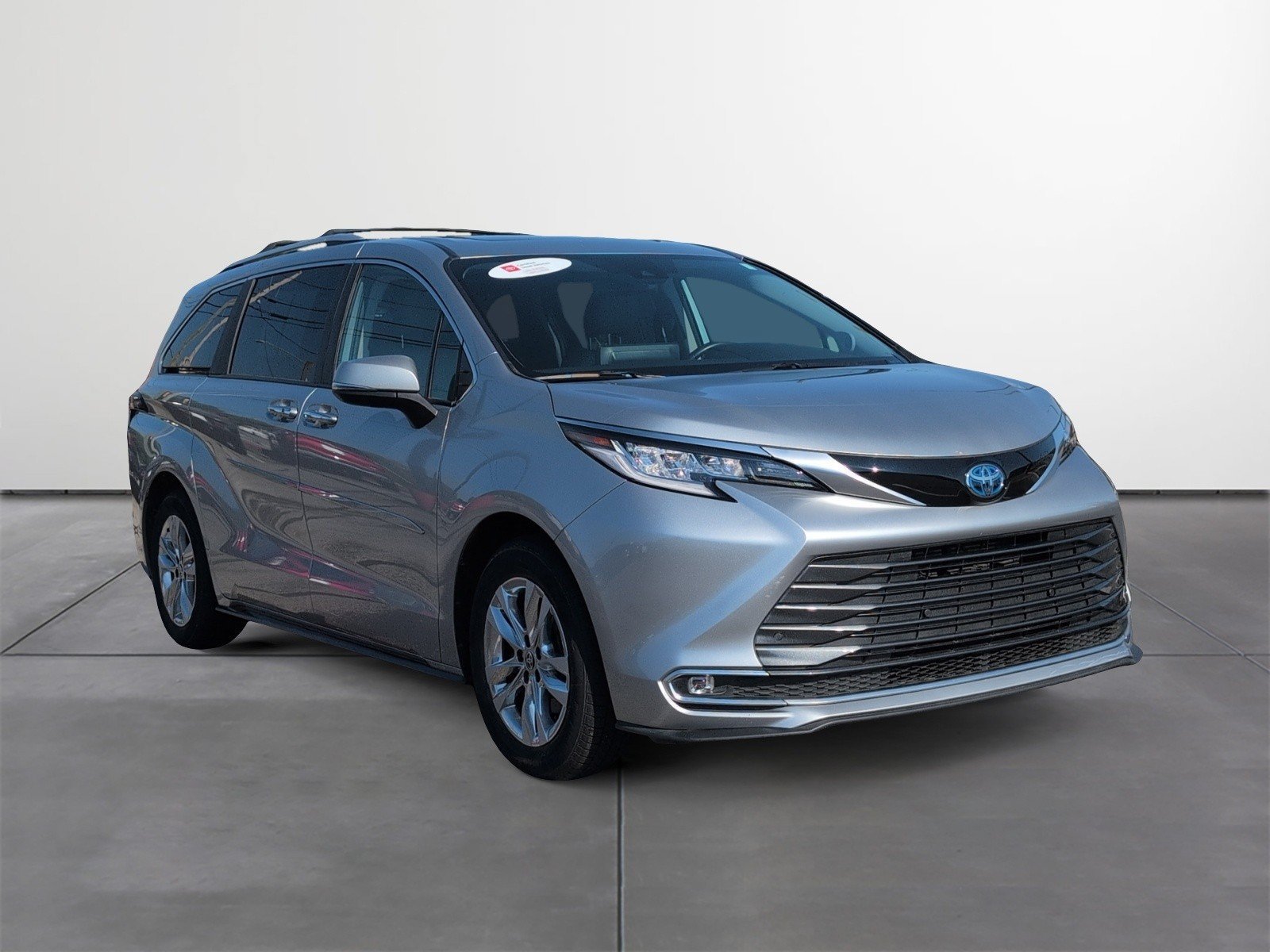 Certified 2024 Toyota Sienna Limited AWD/4WD image 7