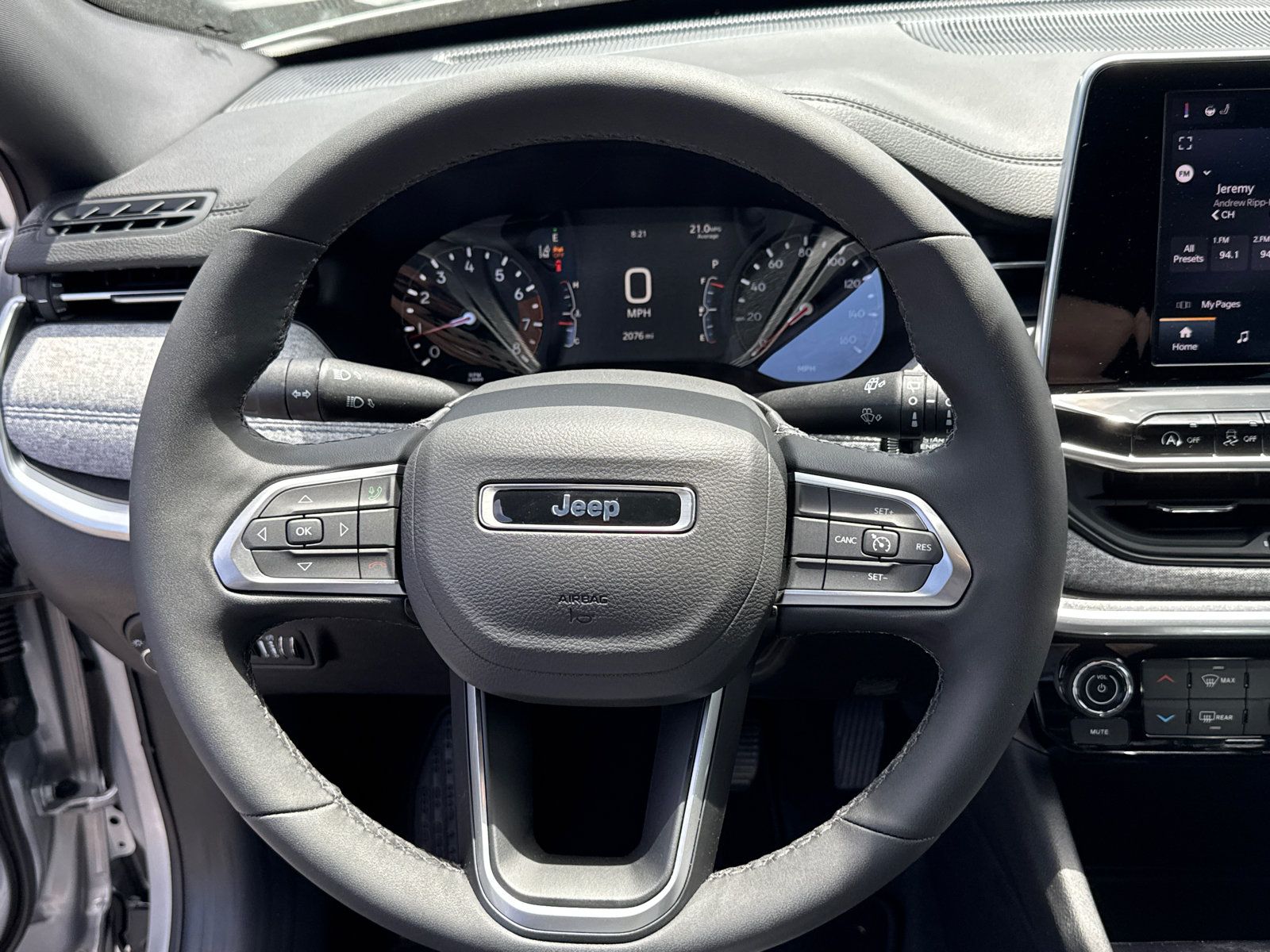 Used 2025 Jeep Compass Latitude AWD/4WD image 14