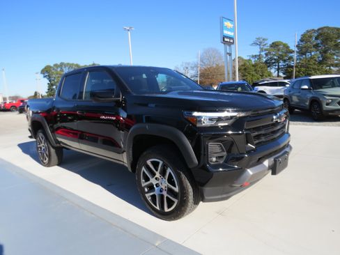 Used 2023 Chevrolet Colorado Z71 w/ Z71 Convenience Package 2 image 6