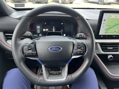 Used 2025 Ford Explorer ST-Line w/ ST-Line Street Pack image 19