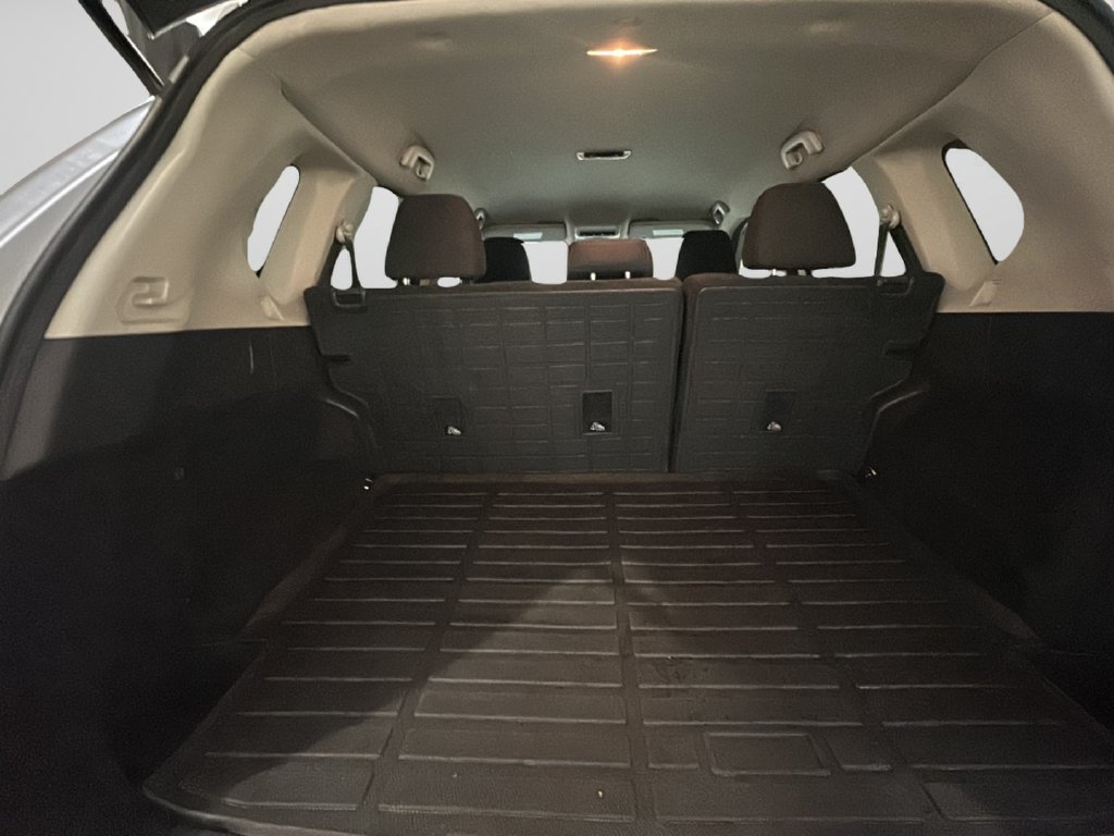 Used 2024 Nissan Rogue S AWD/4WD image 22