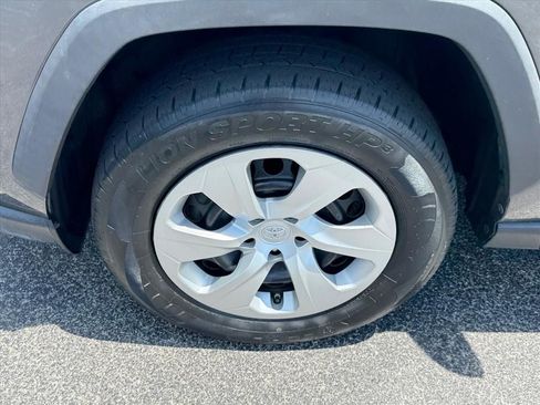 Used 2021 Toyota RAV4 LE AWD/4WD image 19