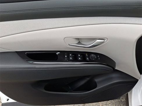 Used 2025 Hyundai Tucson Limited image 12