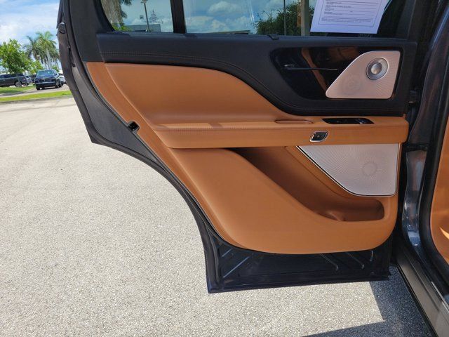 Used 2021 Lincoln Aviator Black Label w/ Dynamic Handling Package AWD/4WD image 14