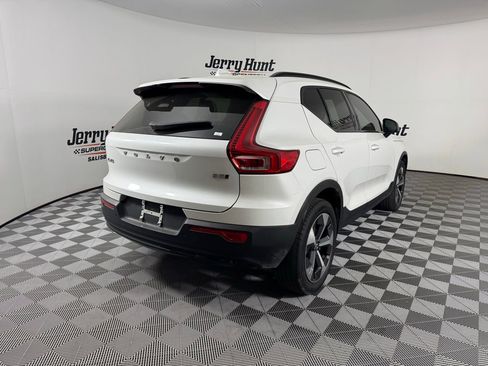 Used 2023 Volvo XC40 B5 Plus w/ Protection Package Premier image 11