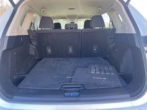 Used 2024 Nissan Rogue SV image 6