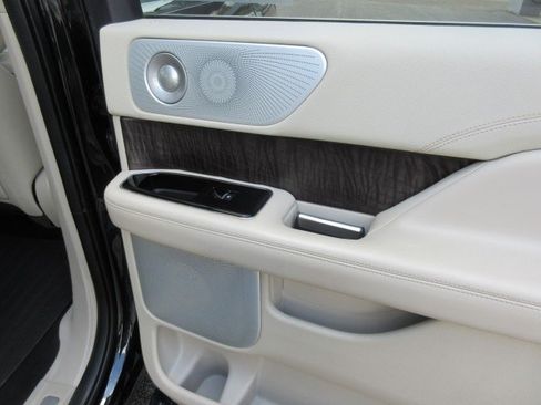 Used 2021 Lincoln Navigator Reserve w/ Luxury Package AWD/4WD image 21
