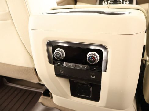 Used 2024 GMC Yukon Denali AWD/4WD image 16