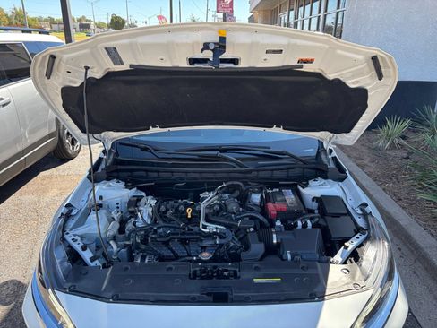 Used 2025 Nissan Altima 2.5 SV FWD image 31