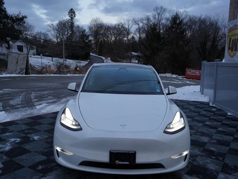 Used 2020 Tesla Model Y Performance image 17