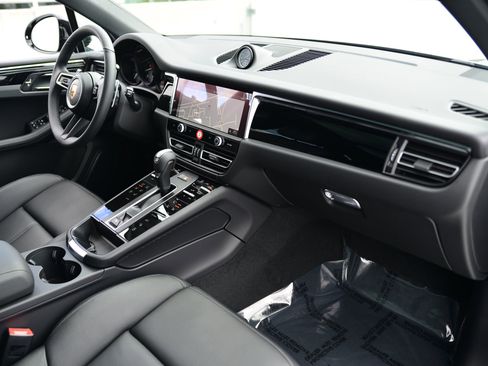 Used 2026 Porsche Macan AWD/4WD image 24
