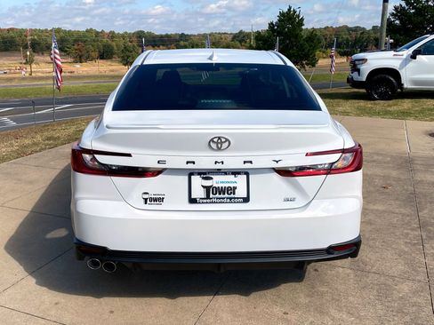 Used 2025 Toyota Camry SE image 5