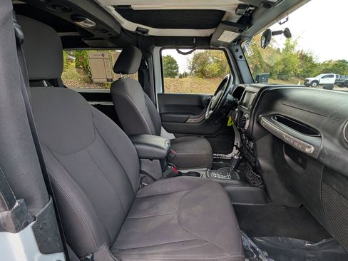 Used 2015 Jeep Wrangler Sport image 11
