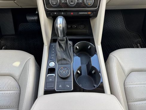 Used 2019 Volkswagen Atlas SEL Premium AWD/4WD image 16