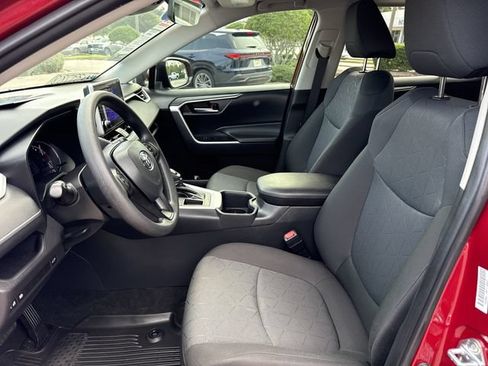 Used 2025 Toyota RAV4 XLE w/ Convenience Package FWD image 9