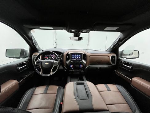 Used 2022 Chevrolet Silverado 1500 High Country w/ Technology Package AWD/4WD image 4