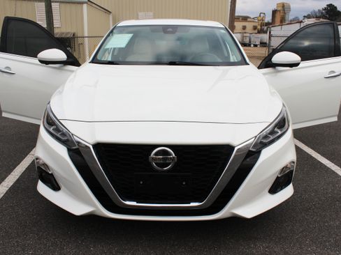 Used 2022 Nissan Altima 2.5 Platinum image 18